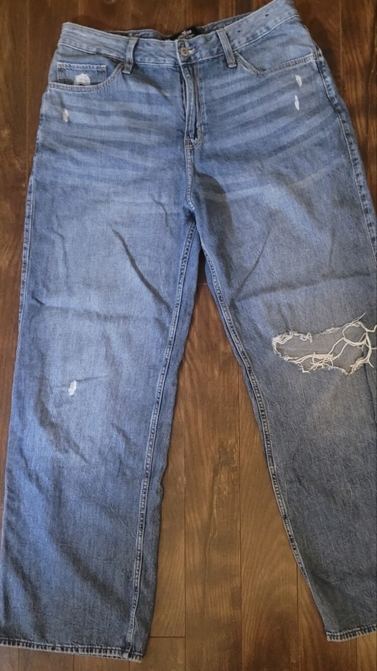 Hollister Light Wash High-Rise Vintage Baggy Jeans